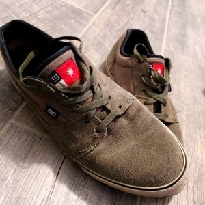 suede DC casual sneakers